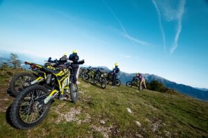 enjoy an unforgettable school bike tour to lake garda! explore scenic cycling routes, experience breathtaking landscapes, and create lasting memories with your classmates on this exciting educational adventure.