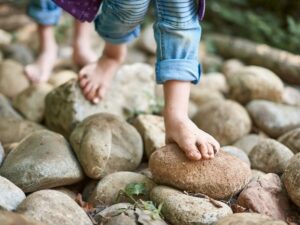 entdecken sie den sinnepfad – ein aufregender erlebnisweg, der alle sinne anspricht. ideal für familien, naturfreunde und alle, die bewusstes erleben inmitten wunderschöner landschaft genießen möchten.