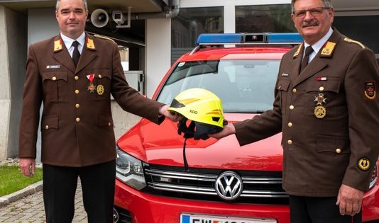 der bezirksfeuerwehrverband lienz errichtet eine neue funkzentrale zur verbesserung der kommunikation und einsatzkoordination im katastrophenschutz.