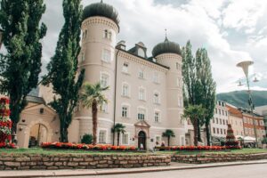 entdecken sie den traditionellen geschmack des lienzer lebzelt – ein historischer weihnachtsgenuss aus den alpen, der festliche stimmung und süße erinnerungen vereint.